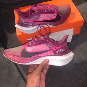 WMNS NIKE ZOOM GRAVITY